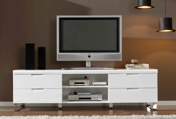 meuble-tv-laqué-blanc-avec-de-petites-étagères