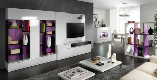 meuble-tv-laqué-blanc-des-étagères-modernes-et-une-jolie-déco