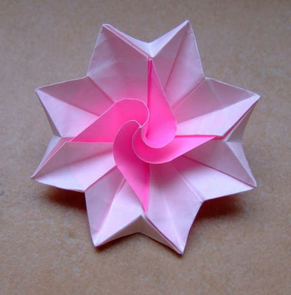 origami-facile-fleur-un-jeu-amusant-etoile-duration-faire-fleurs