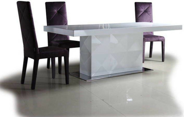 table-laquée-blanche-et-trois-chaises