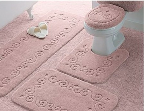 tapis-de-bain-originaux-en-rose-pâle