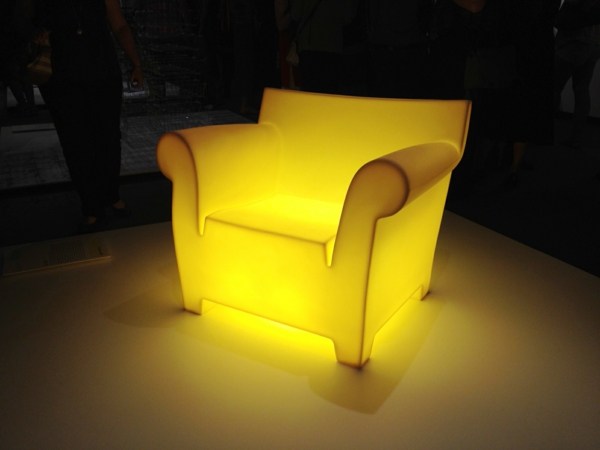 chaises-contemporaines-la-chaise-néon