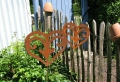 Un objet en fer ou métal rouillé peut être la décoration parfaite pour votre jardin!