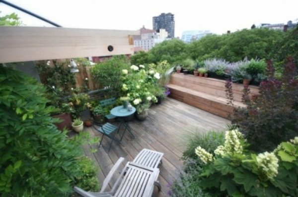 décoration-toit-terrasse-vegetation-et-chaise-longue
