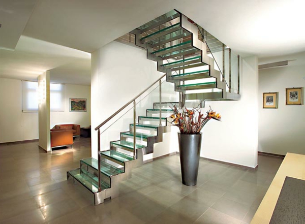 escalier-demi-tournant-un-intérieur-luxueux