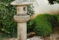 Une lanterne japonaise dans le jardin – le charme de l’Extrême-Orient chez vous