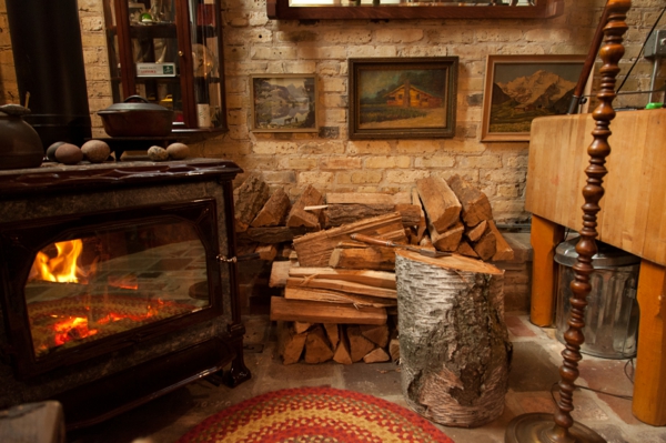 meubles-rustiques-un-intérieur-cosy-en-bois-et-en-pierre