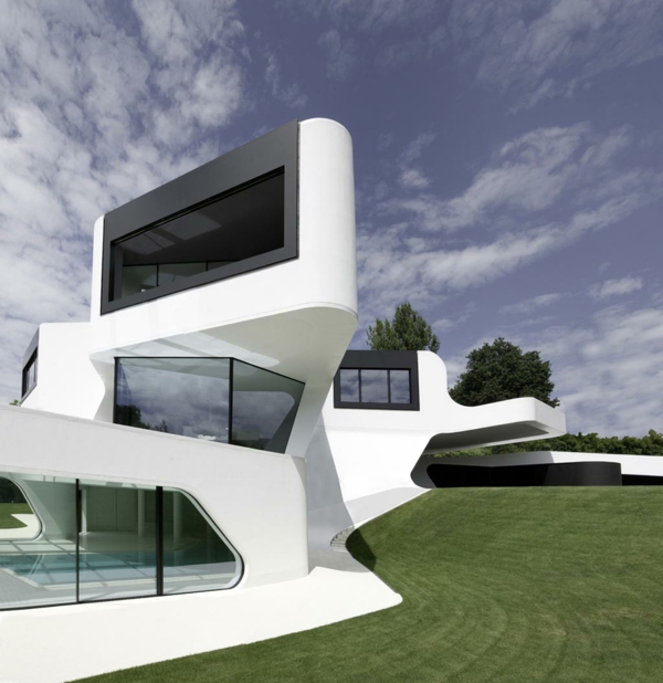 moderne-maison-architecture-piscine-intérieur-noir-et-blanc-pour-Uni