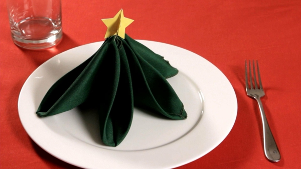 origami-serviette-un-pin-de-Noel