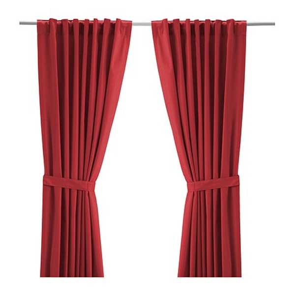 rideaux-ikea-ritva-rouge-Les passants cachés permettent de suspendre les rideaux directement sur une tringle