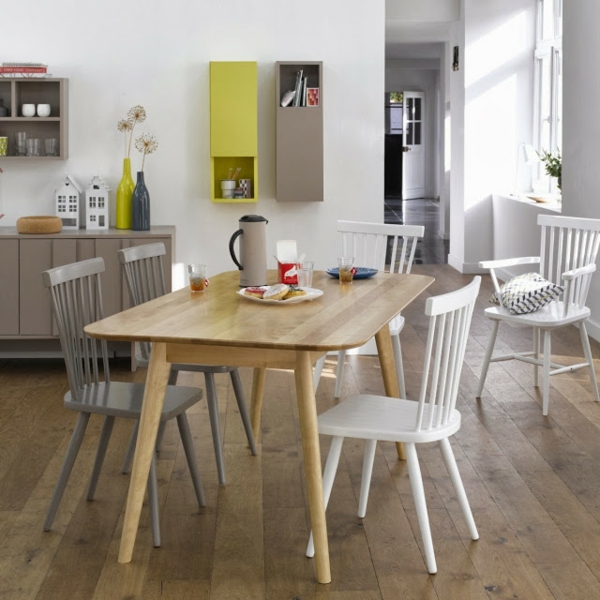 table-du-bois-chaises-blanc