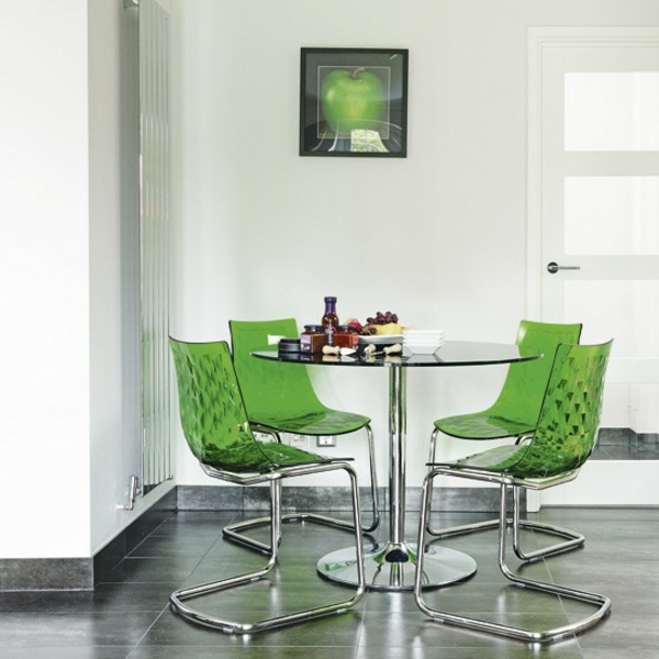 chaises-transparentes-vertes-salle-de-déjeuner