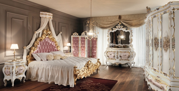 chevet-baroque-chambre-à-coucher-plantureuse-en-blanc-et-rose