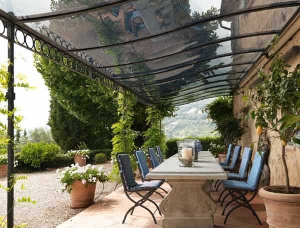 La pergola en fer forgé est une décoration fonctionnelle pour vos jardins - Archzine.fr