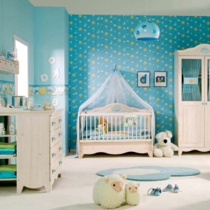 Le ciel de lit bébé protège le bébé en décorant sa chambre