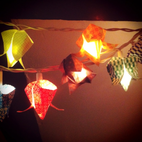 guirlande-origami-fleurs-luminantes