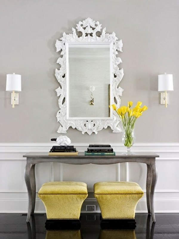 meuble-console-d' entrée-apparence-classique-et-miroir-à-l'encadrement-blanc
