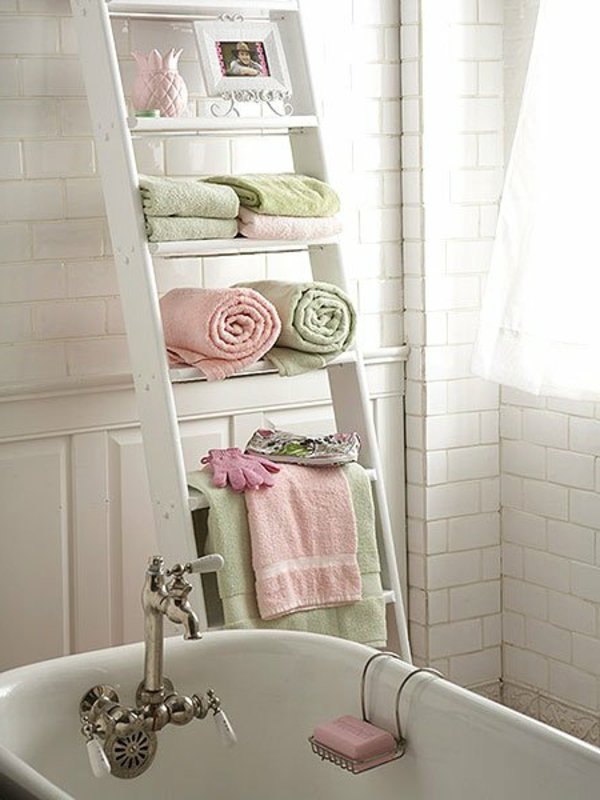 porte-serviette-de-salle-de-bain-jolie-échelle-blanche