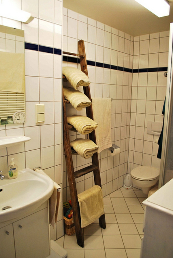 porte-serviette-de-salle-de-bain-un-porte-serviette-échelle