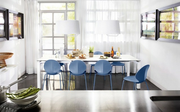chaise-calligaris-une-salle-de-déjeuner-chaises-bleues-calligaris