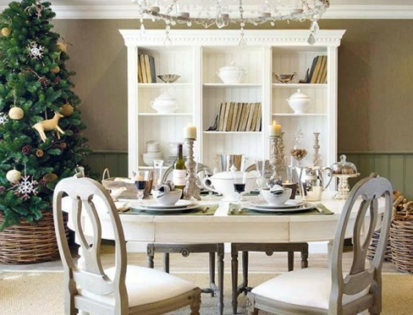 contemporain-décoration-pour-votre-cuisine-en-blanc-avec-un-armoire-ouvert-et-table-avec-des-chaises-en-bois-rustique