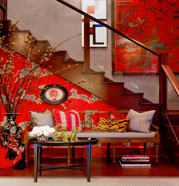 décoration-asiatique-murs-rouges-et-dessins-symbolliques