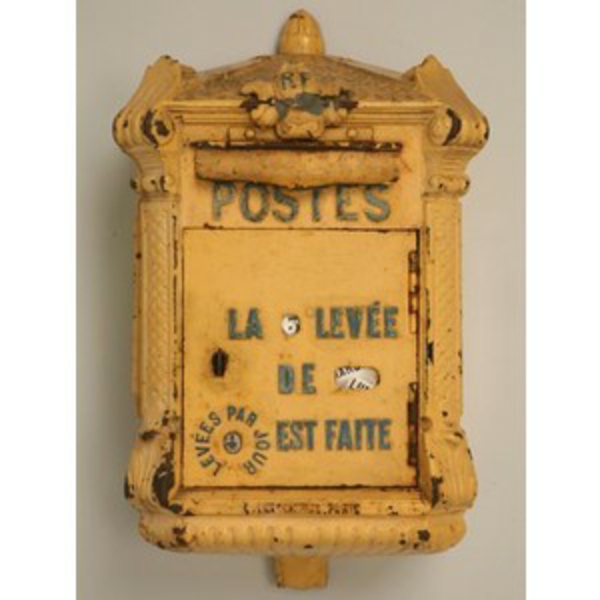 la-boite-postal-en-jaune-décoration-vintage