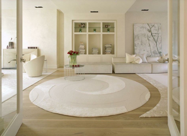 moderne-design-avec-un-tapis-en-blanc-forme-rond