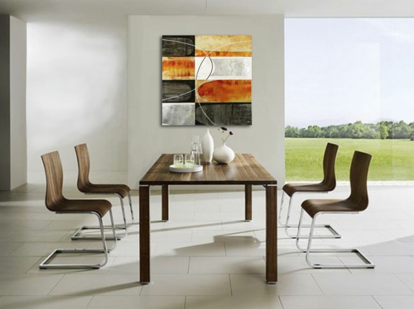 peinture-abstraite-dans-une-salle-de-déjeuner-chaises-panton