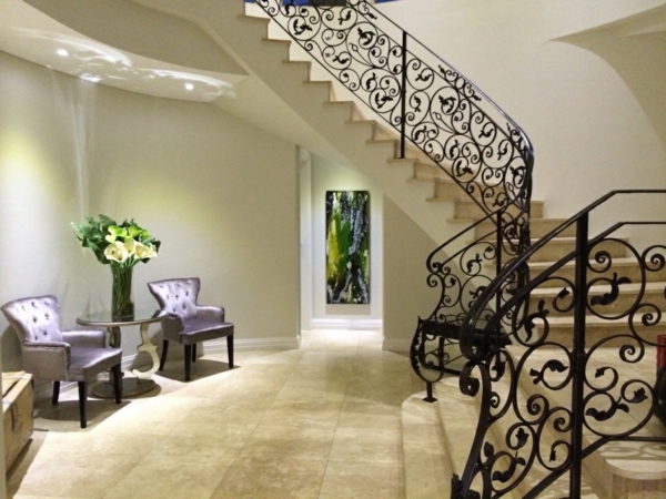 peinture-abstraite-peinturemoderne--verte-sous-un-escalier