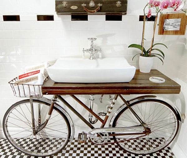 salle-de-bain-idée-ave-un-vélo