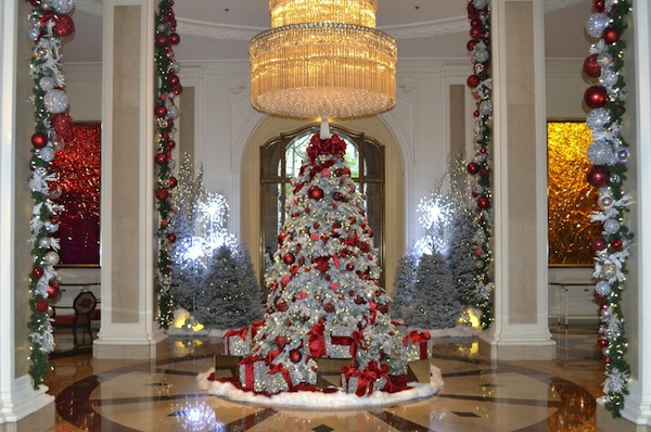 sapin-de-noel-blanc-un-arbre-blanc