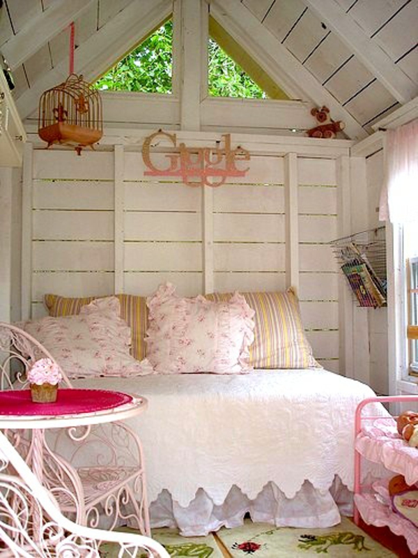 cabane-de-jardin-pour-enfant-chambre-à-coucher-rose