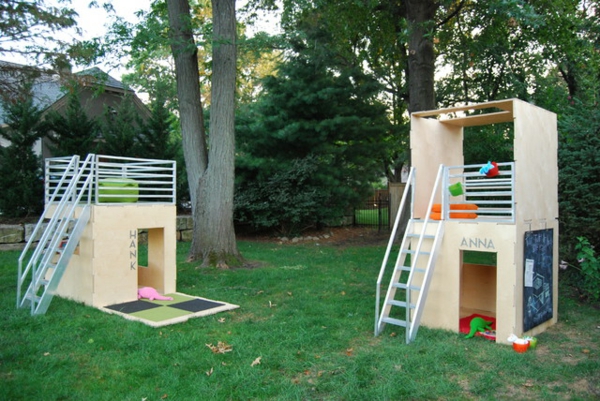 cabane-de-jardin-pour-enfant-deux-cabanes-avec-terrasses