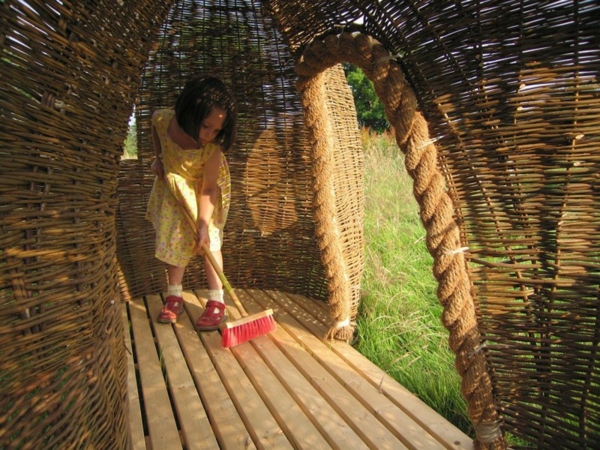 cabane-de-jardin-pour-enfant-en-saule