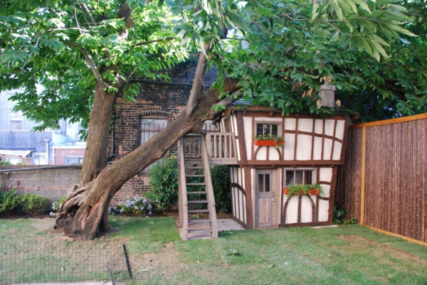 cabane-de-jardin-pour-enfant-une-maisonnette-unique