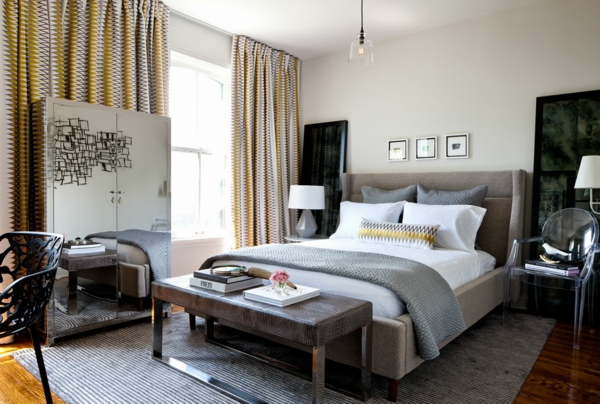cool-design-avec-des-rideaux-beige-avec-meuble-avec-ameublement-lit-élégant-
