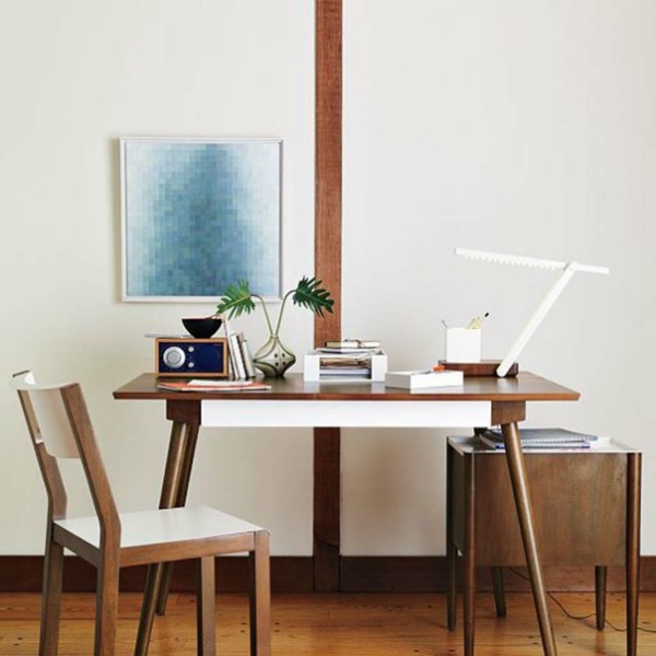 cool-design-scandinave-en-bois-et-blanc-avec-un-bureau-et-un-chaise-en-design-simple-et-élégant