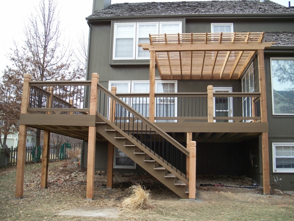 deux-étage-terrasse-en-bois-composite