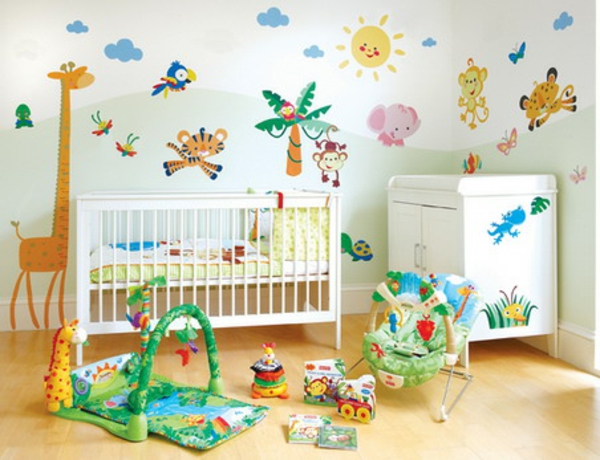 décoration-chambre-bébé-animaux-colorés-amusants