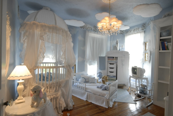 décoration-chambre-bébé-chambre-de-rêves-nuages-pendants