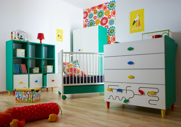 décoration-chambre-bébé-couleurs-vives-etidée-déco-amusante