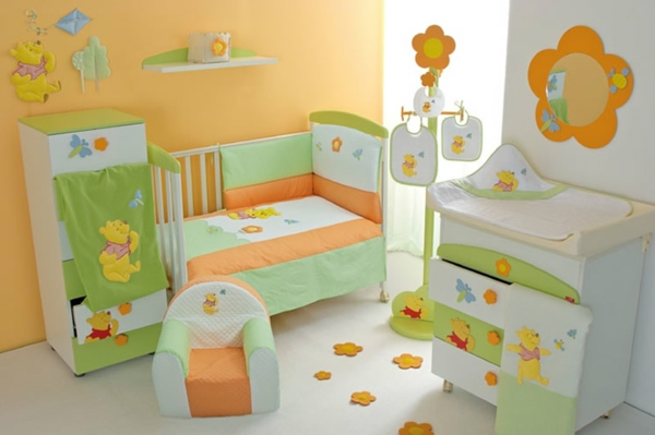 décoration-chambre-bébé-décor-en-orange-et-vert-petit-fauteuil-bébé