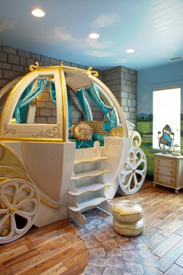 décoration-chambre-bébé-lit-carrosse-des-contes-de-fées