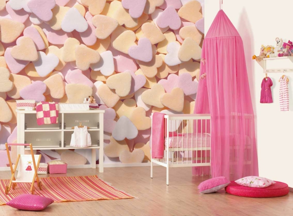 décoration-chambre-bébé-rideau-de-lit-rose-un-mur-déco-coeurs-roses