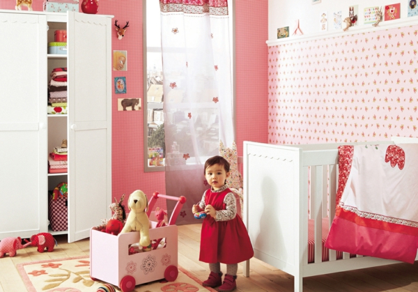 décoration-chambre-bébé-une-chambre-de-bébé-fille-à-thème-rose