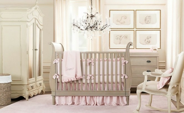 décoration-chambre-bébé-éléments-baroques-et-couleurs-douces