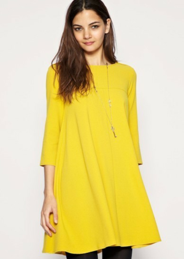 jaune-robe-tunique-comme-vêtement-de-grossesse