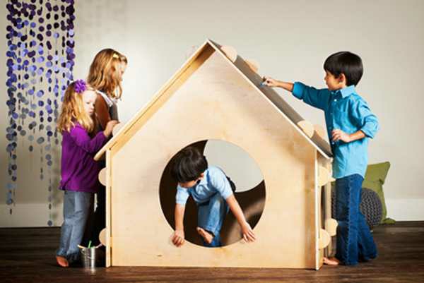 maison-en-bois-pour-enfant-mobilier-intérieur
