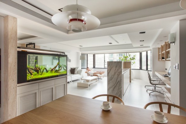 meuble-aquarium-intérieur-blanc-spacieux